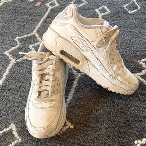 Nike Air Retro Heel Sneakers in white